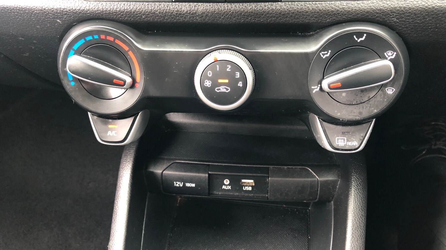 Used Kia Stonic 2018 for sale - 76277078: Photo 23