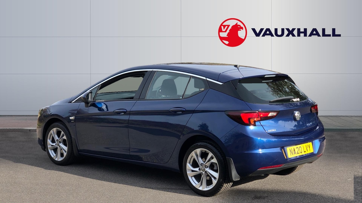 Used Vauxhall Astra 2020 for sale - 76384227: Photo 2