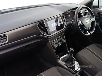 Used Volkswagen T-Roc 2018 for sale - 76216093: Photo 2