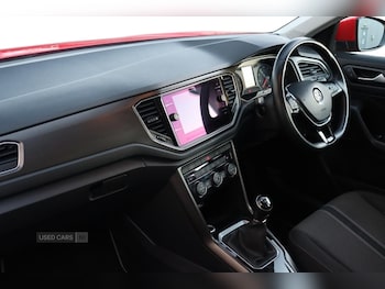 Used Volkswagen T-Roc 2018 for sale - 76998613: Photo