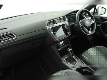 Used Volkswagen Tiguan Allspace 2023 for sale - 79338345: Photo