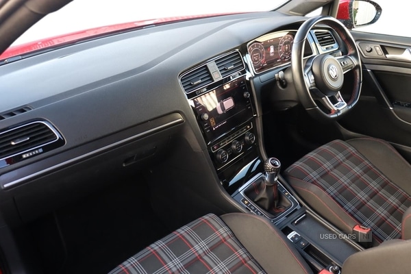 Used Volkswagen Golf 2019 for sale - 77075068: Photo 2