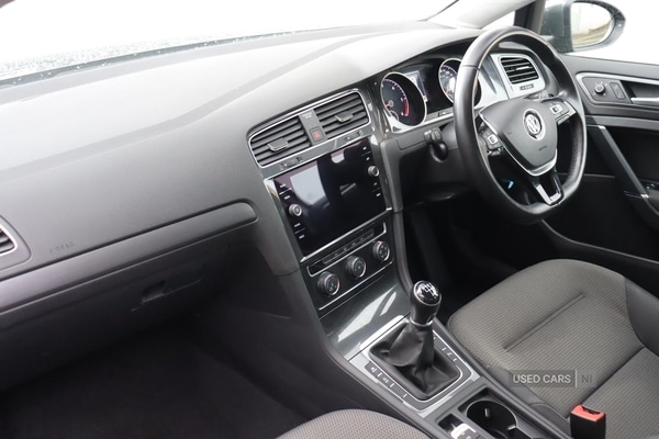 Used Volkswagen Golf 2019 for sale - 76350179: Photo 2