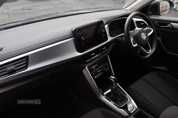 Used Volkswagen T-Roc 2023 for sale - 76965797: Photo 2
