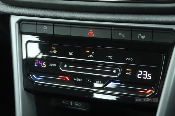 Used Volkswagen T-Roc 2023 for sale - 78215361: Photo 34