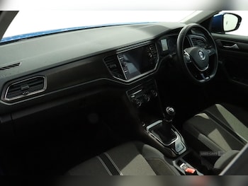 Used Volkswagen T-Roc 2019 for sale - 78810810: Photo