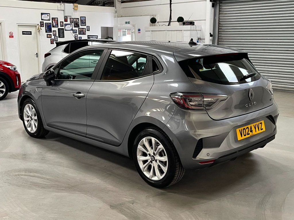 Used Renault Clio 2024 for sale - 77332508: Photo 2