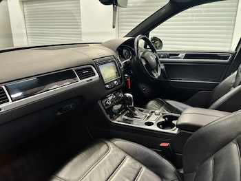Used Volkswagen Touareg 2017 for sale - 79462274: Photo