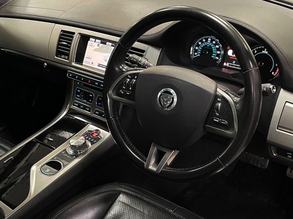 Used Jaguar XF 2012 for sale - 77327684: Photo 2