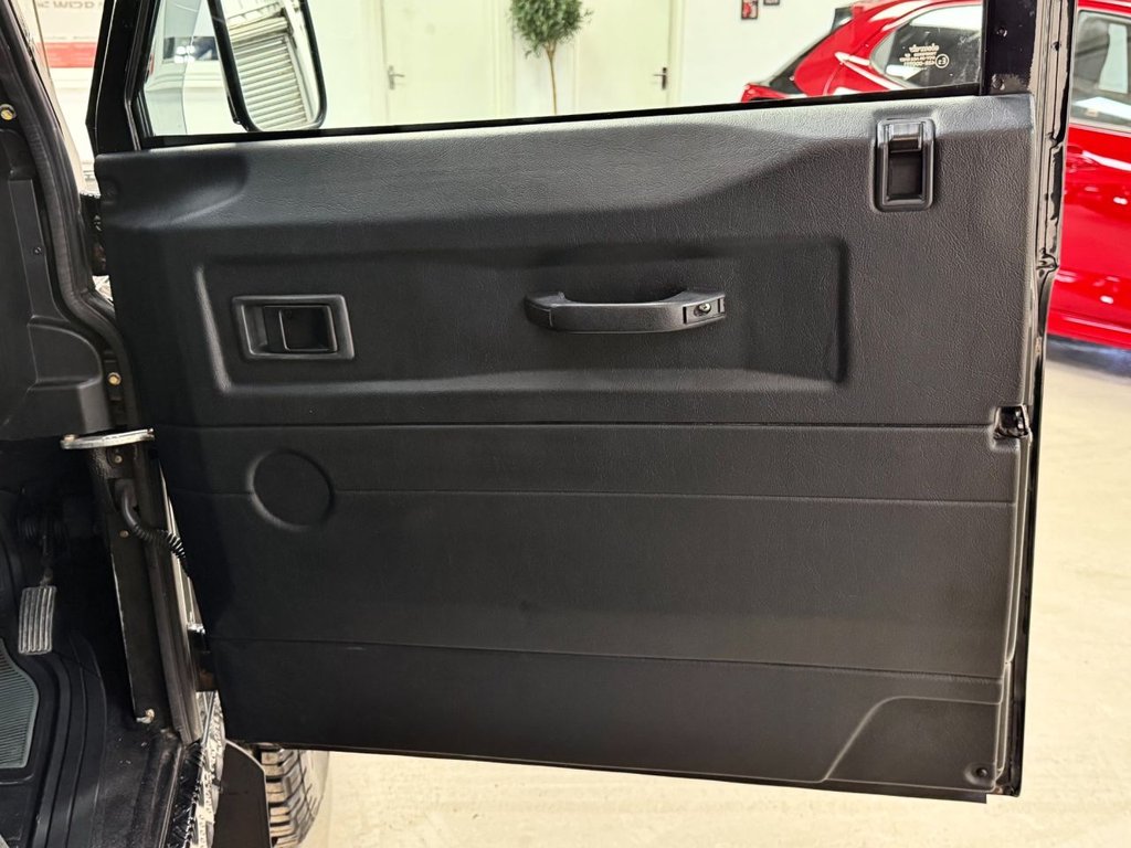 Used Land Rover Defender 2011 for sale - 77369921: Photo 25