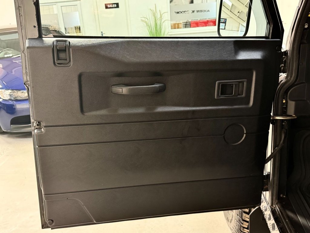 Used Land Rover Defender 2011 for sale - 77369921: Photo 32