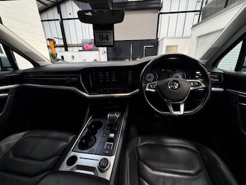 Used Volkswagen Touareg 2018 for sale - 79345952: Photo