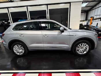 Used Volkswagen Touareg 2018 for sale - 79345952: Photo