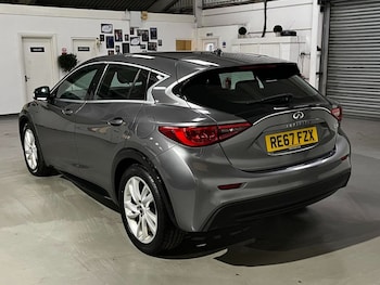 Used Infiniti Q30 2017 for sale - 77327800: Photo