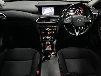 Used Infiniti Q30 2017 for sale - 77327800: Photo