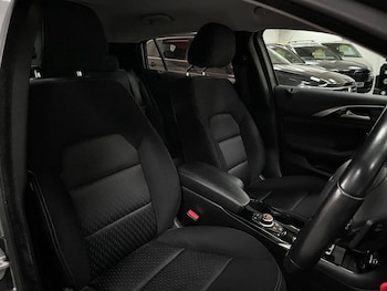 Used Infiniti Q30 2017 for sale - 77327800: Photo