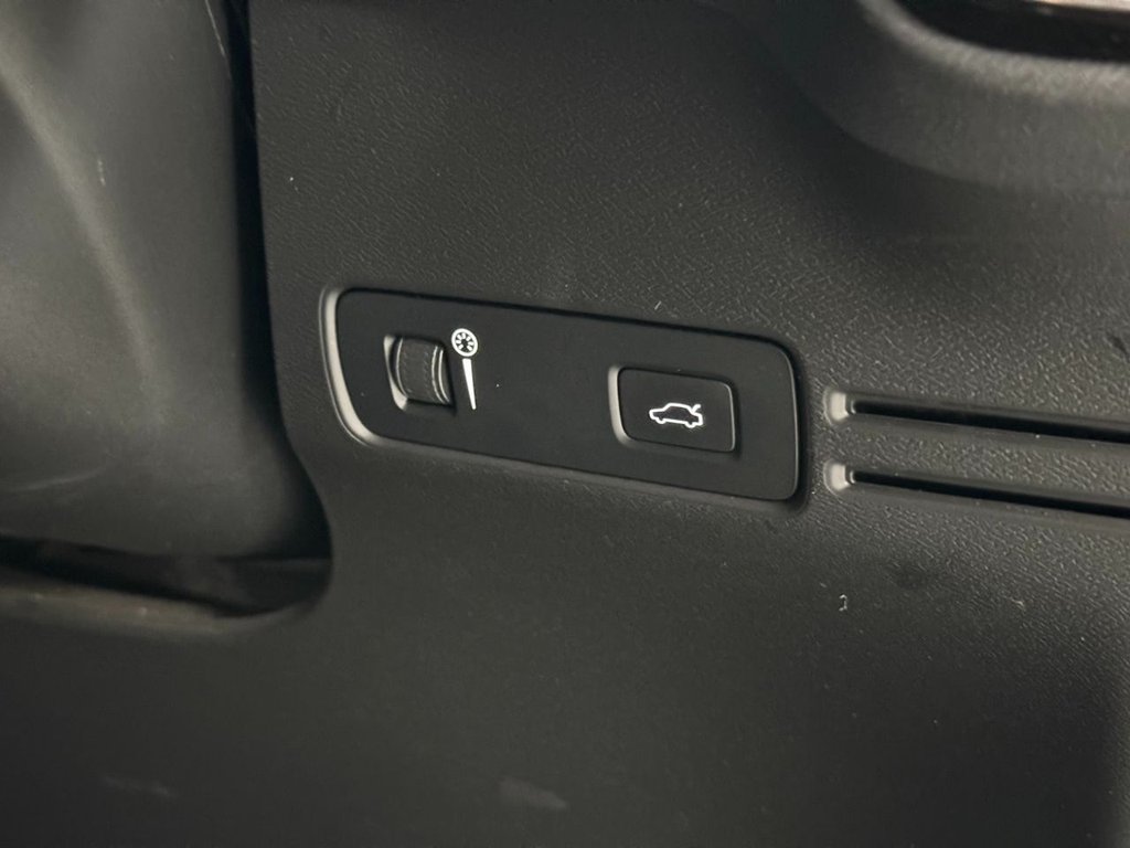 Used Volvo XC40 2022 for sale - 77332489: Photo 32