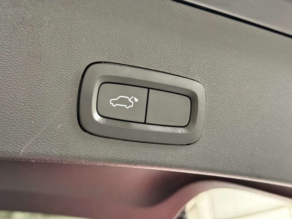 Used Volvo XC40 2022 for sale - 77332489: Photo 42