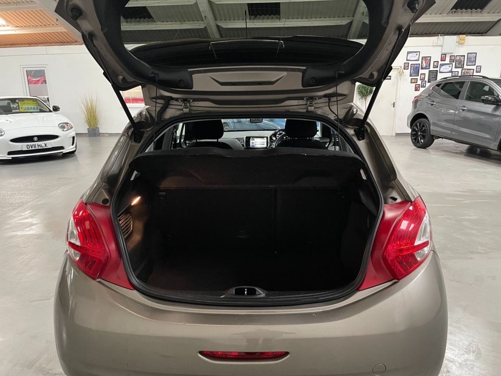 Used Peugeot 208 2012 for sale - 77332503: Photo 19