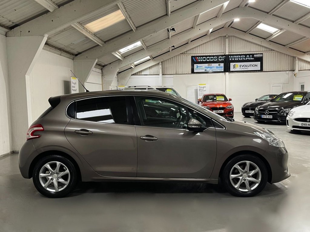 Used Peugeot 208 2012 for sale - 77332503: Photo 23