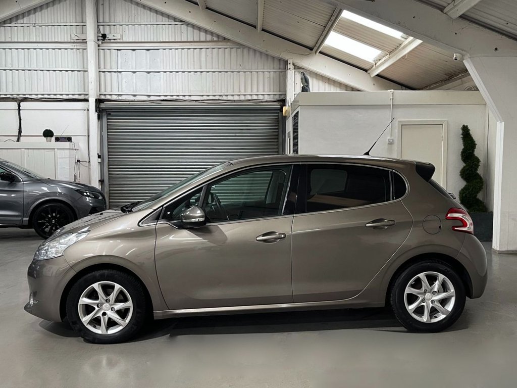 Used Peugeot 208 2012 for sale - 77332503: Photo 5