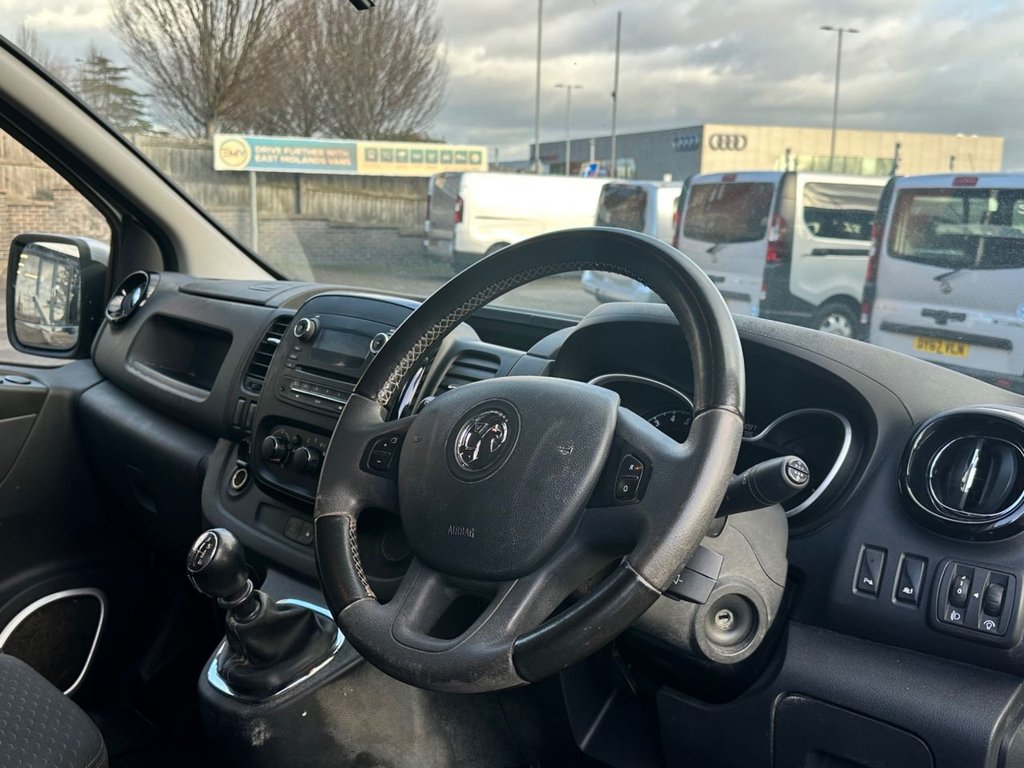 Used Vauxhall Vivaro 2016 for sale - 77176504: Photo 3