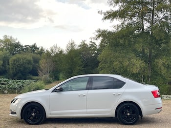 Used Skoda Octavia 2019 for sale - 79643840: Photo