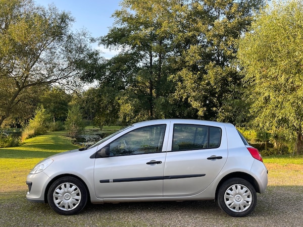 Used Renault Clio 2007 for sale - 76276047: Photo 4