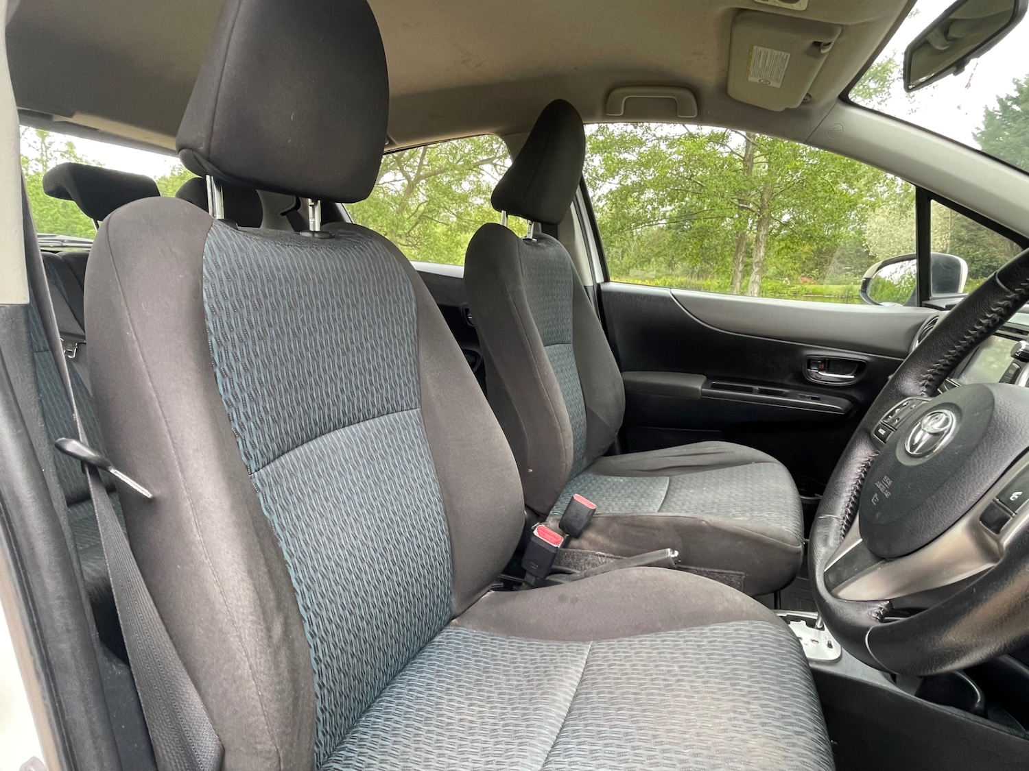 Used Toyota Yaris 2012 for sale - 76258937: Photo 11