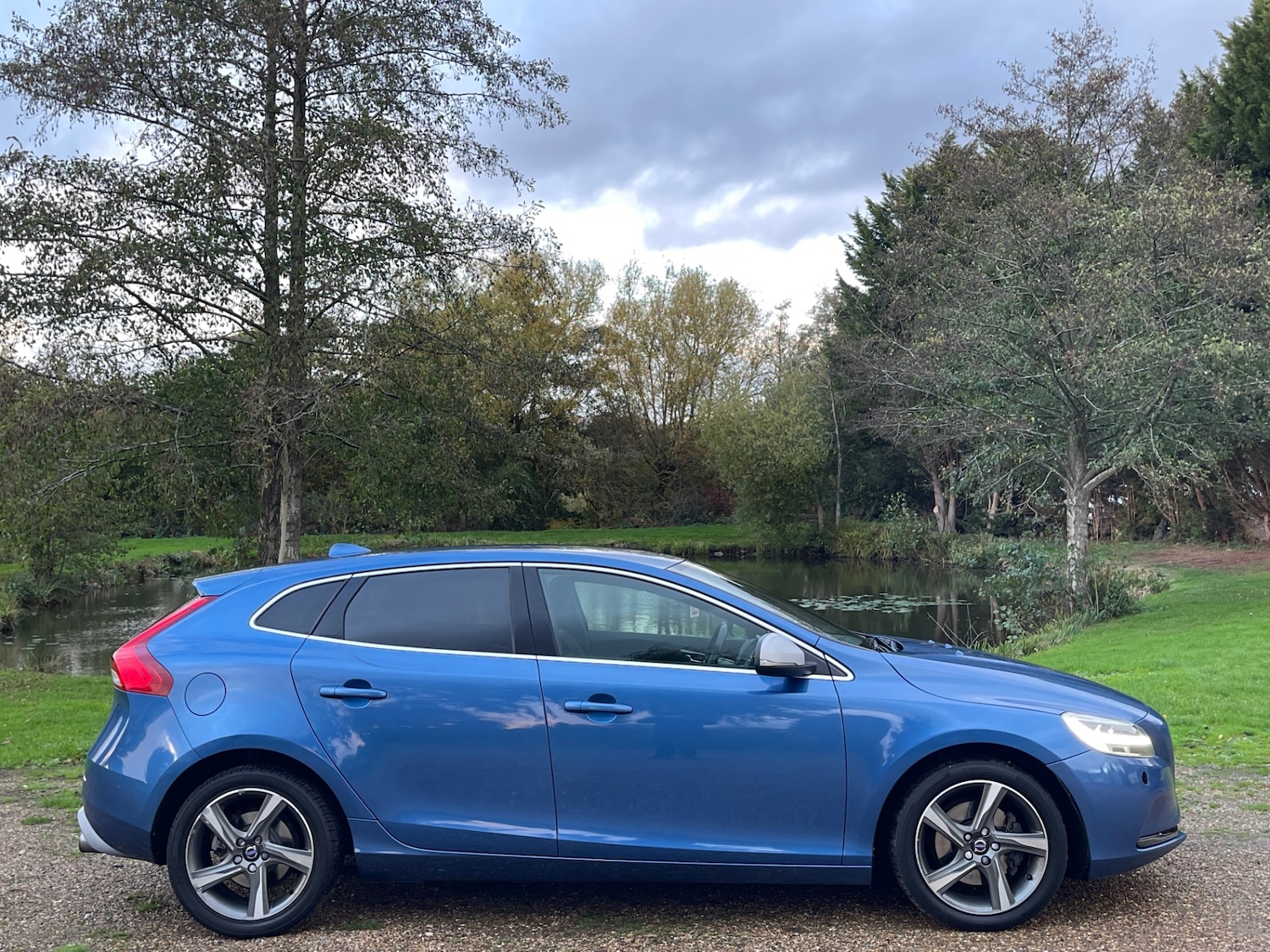 Used Volvo V40 2017 for sale - 76380367: Photo 3