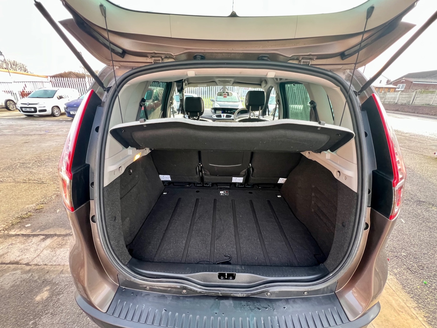 Used Renault Scenic 2011 for sale - 77207318: Photo 18