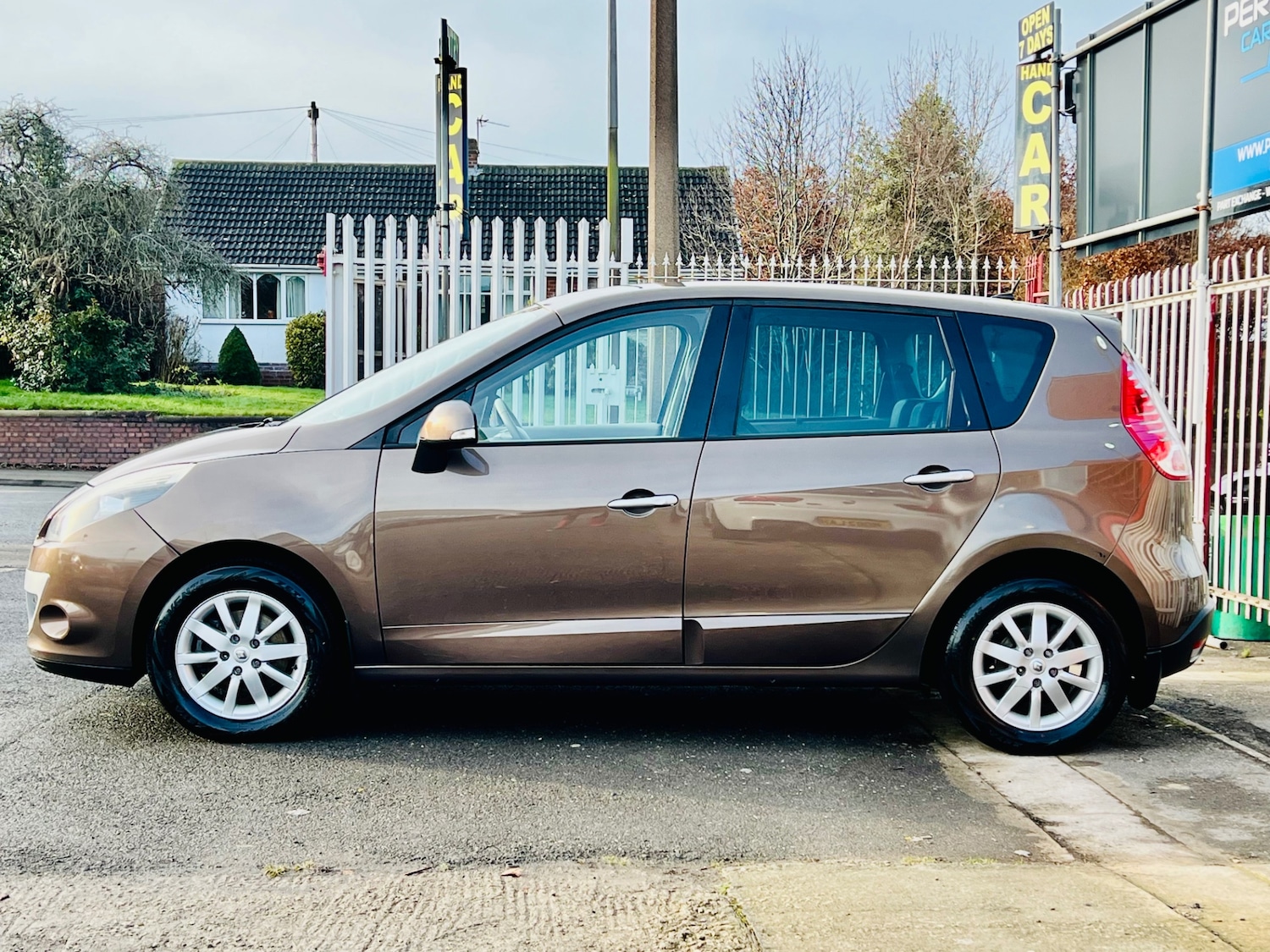 Used Renault Scenic 2011 for sale - 77207318: Photo 2