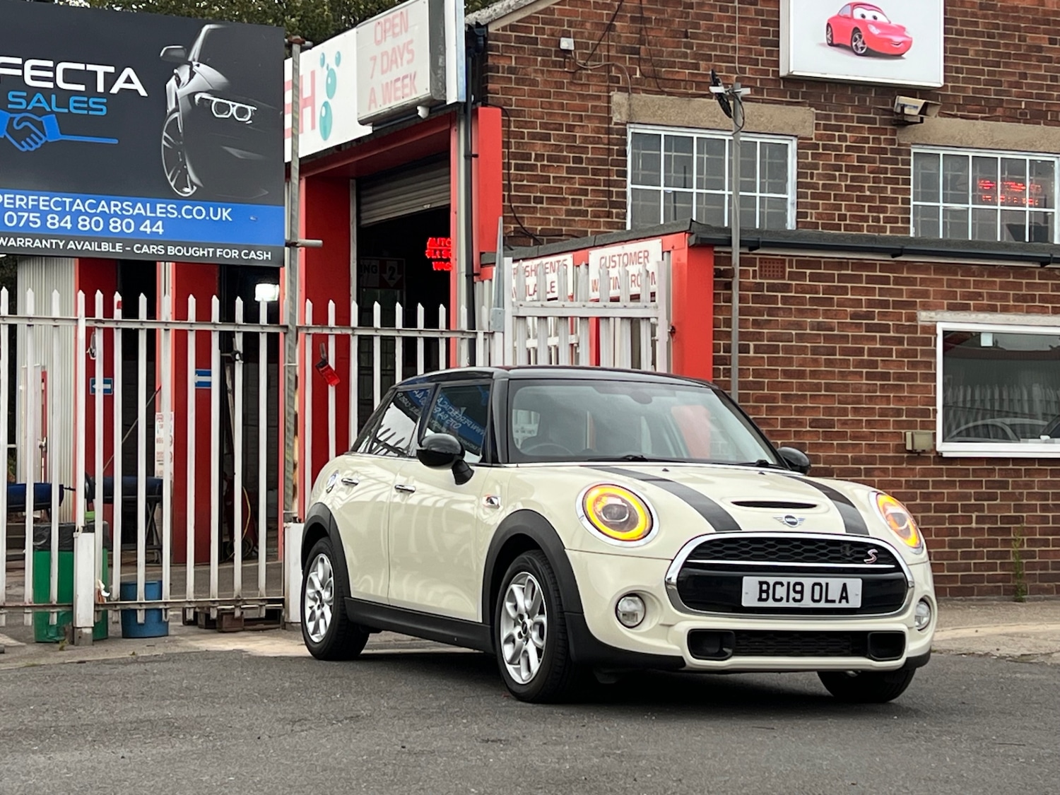Used MINI Hatch 2019 for sale - 76392352: Photo 12