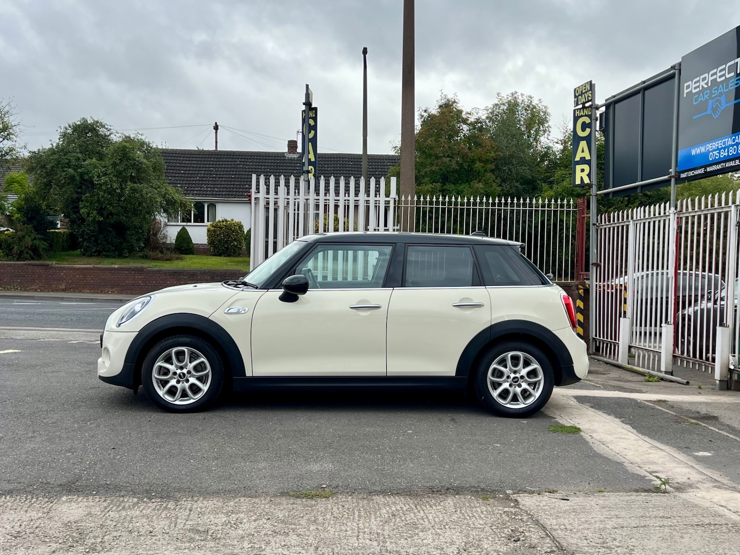 Used MINI Hatch 2019 for sale - 76392352: Photo 3