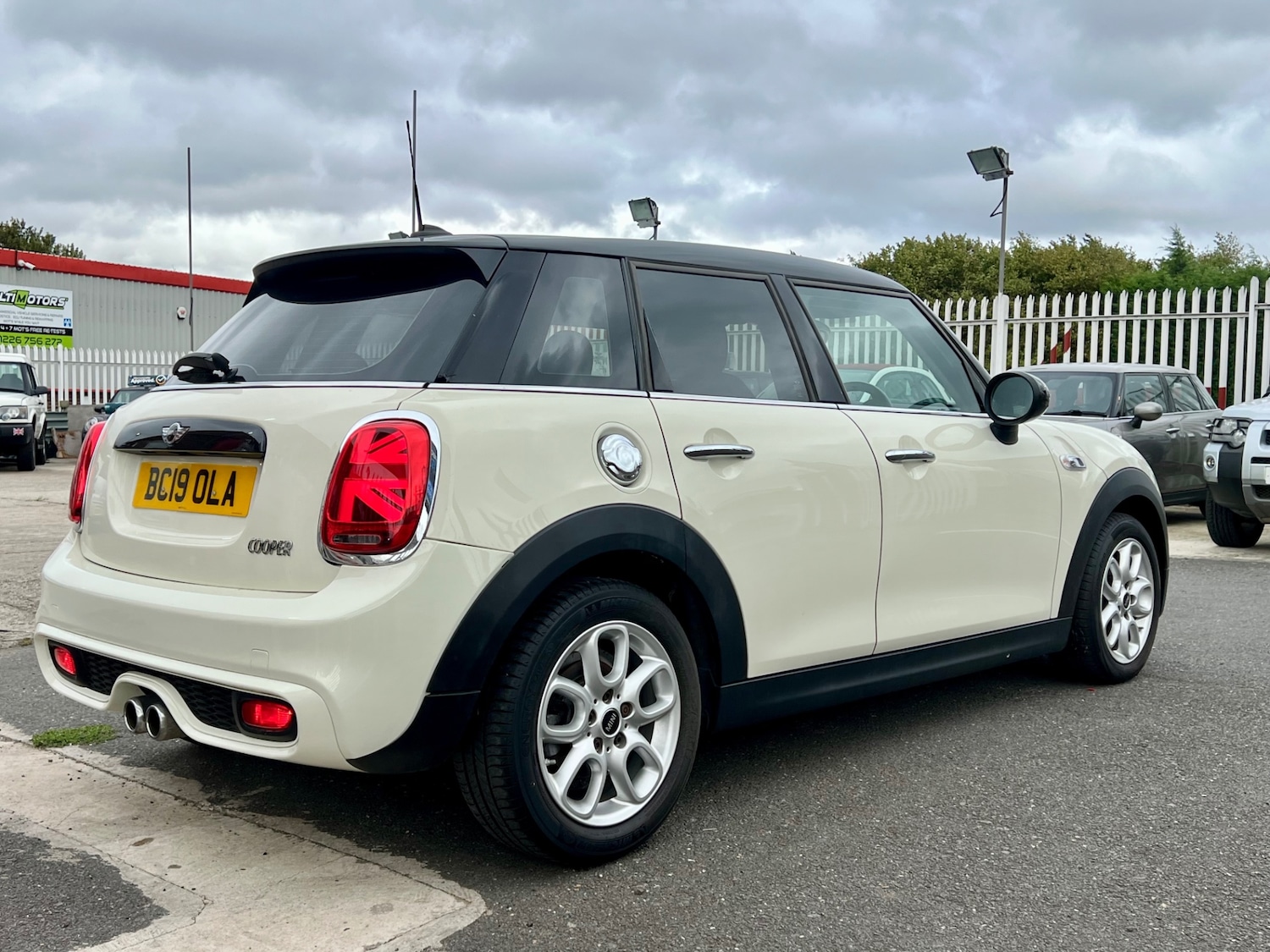 Used MINI Hatch 2019 for sale - 76392352: Photo 8