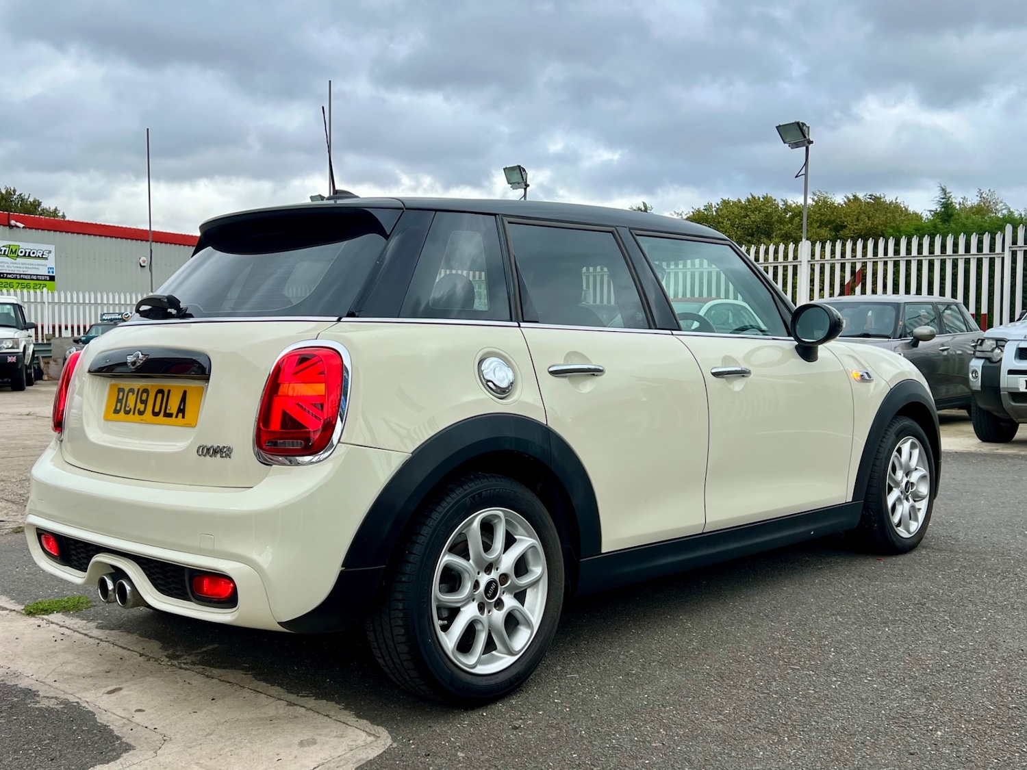 Used MINI Hatch 2019 for sale - 76392352: Photo 9