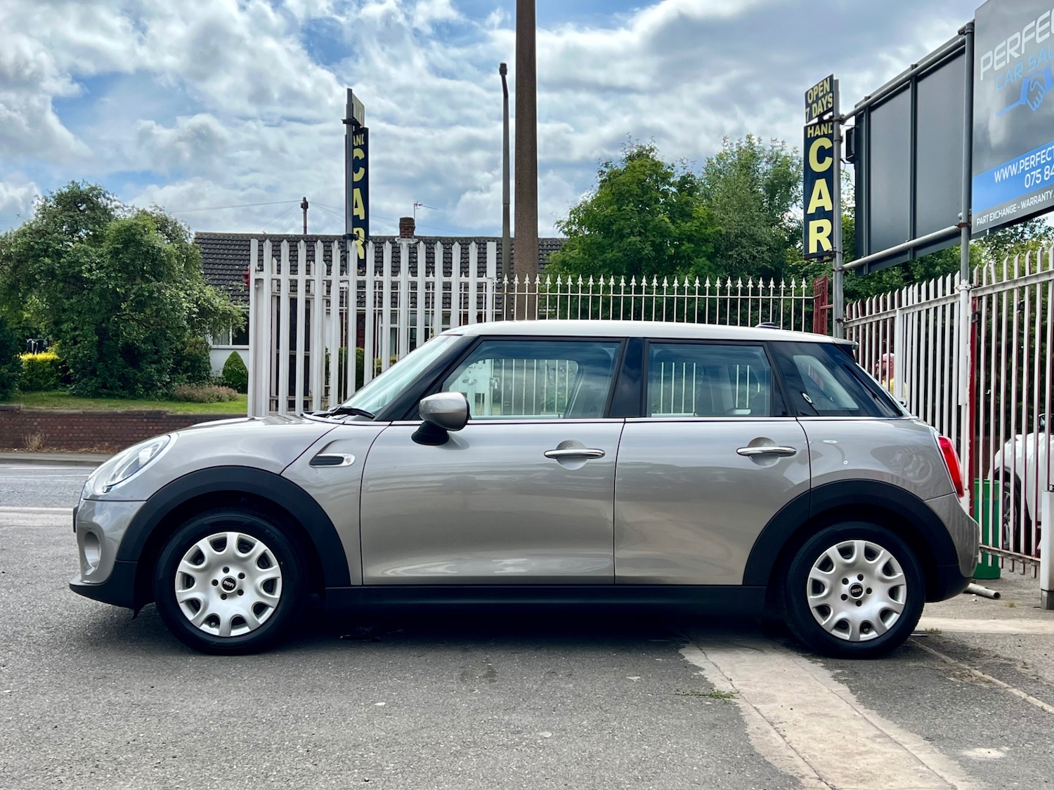 Used MINI Hatch 2019 for sale - 76418553: Photo 2