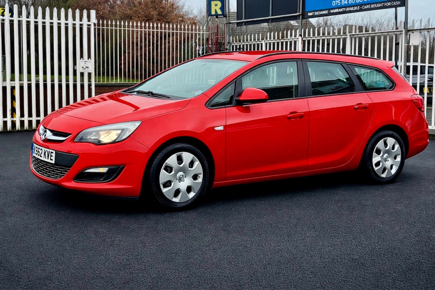 Used Vauxhall Astra 2013 for sale - 77438713: Photo 3
