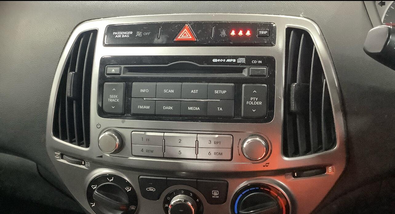 Used Hyundai i20 2013 for sale - 77358430: Photo 8