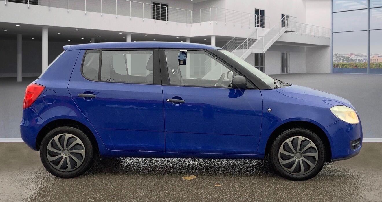 Used Skoda Fabia 2010 for sale - 77376610: Photo 2
