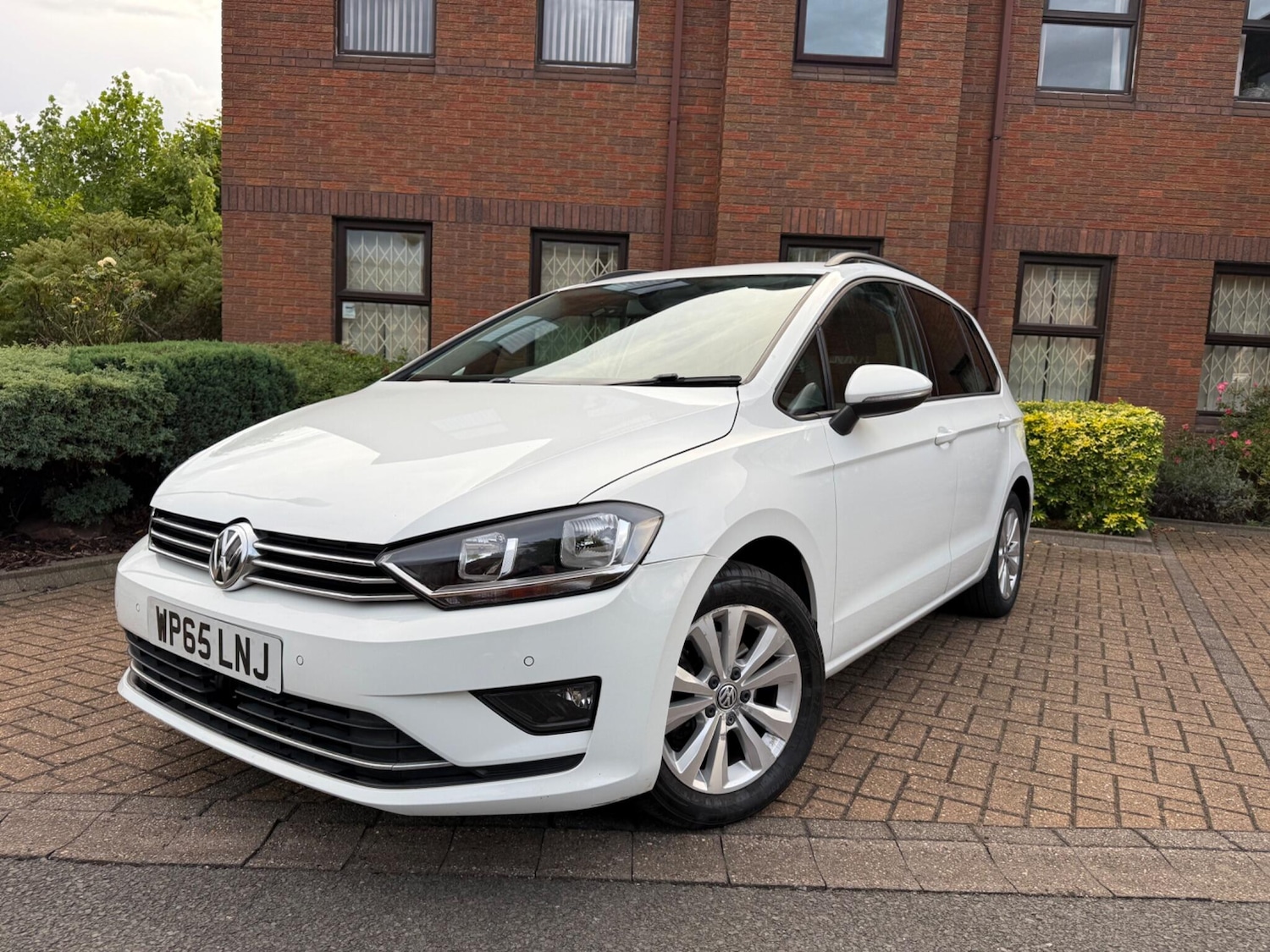 Used Volkswagen Golf SV 2015 for sale - 76728891: Photo 2