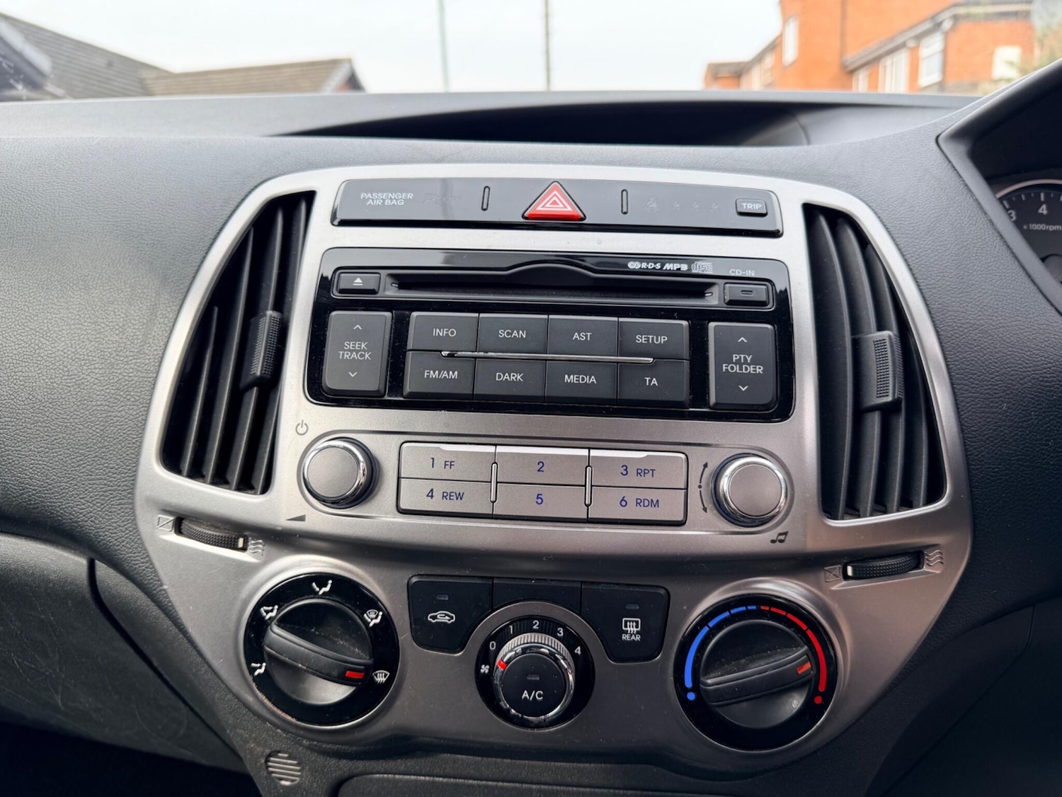 Used Hyundai i20 2012 for sale - 77982457: Photo 25