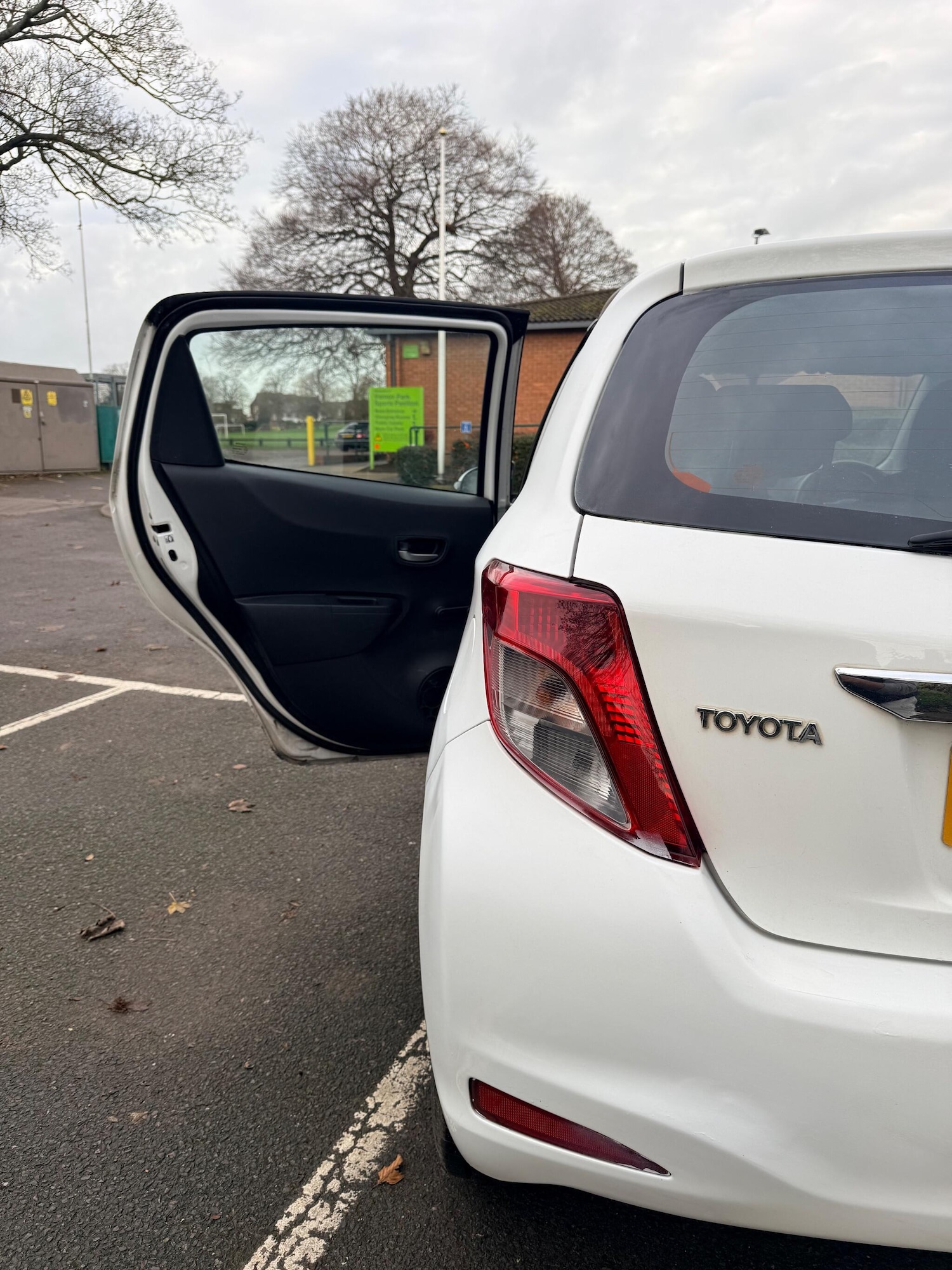 Used Toyota Yaris 2013 for sale - 76824204: Photo 12