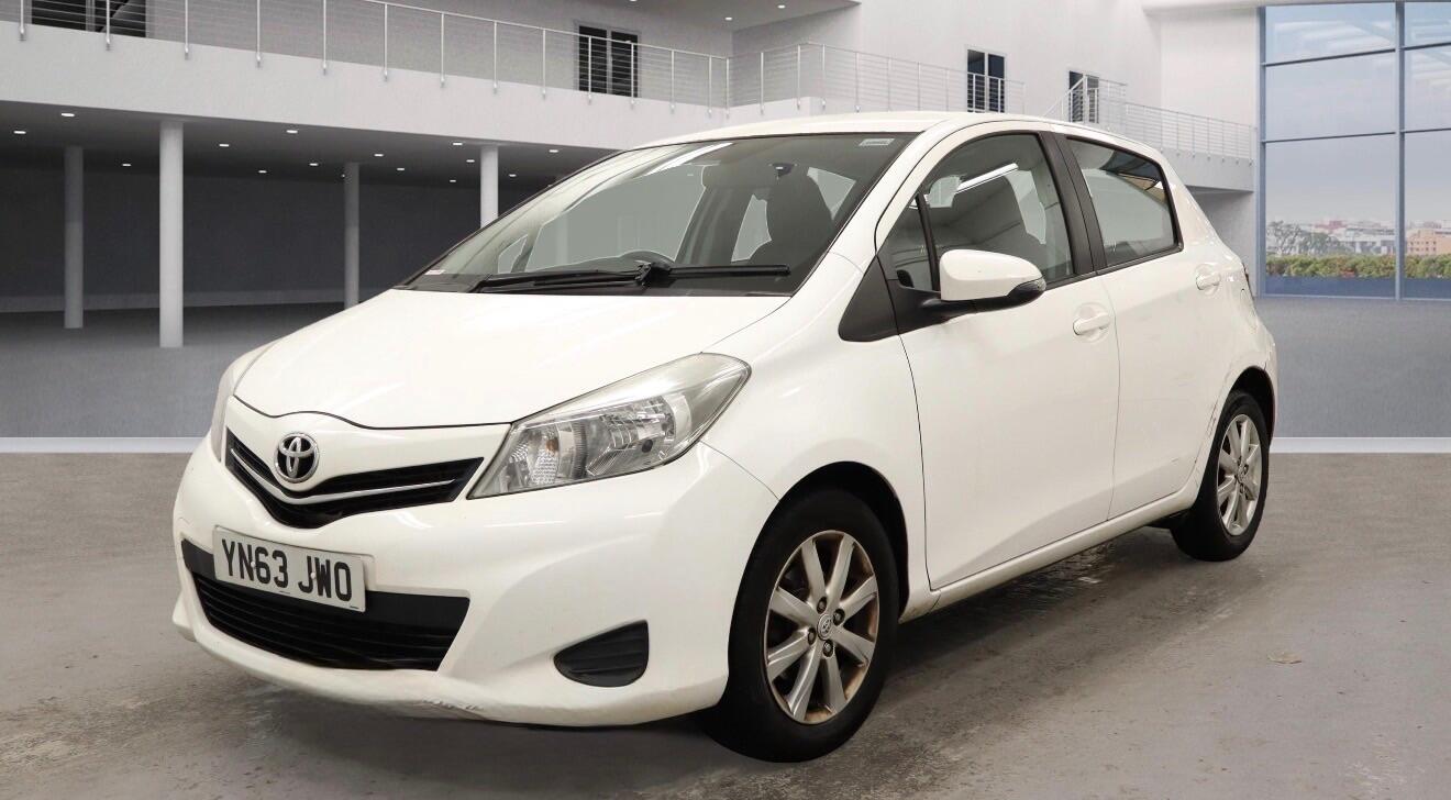 Used Toyota Yaris for sale - 76824204: Photo 2
