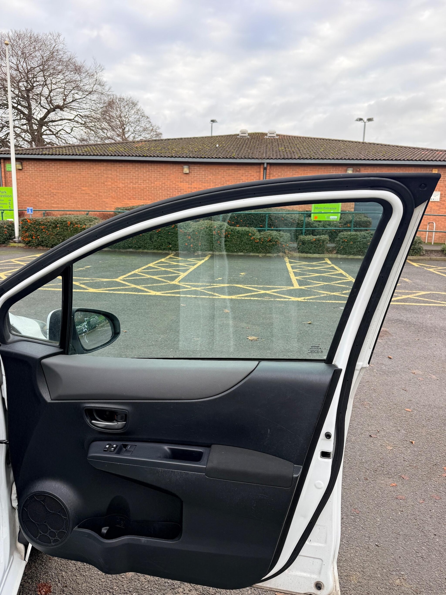 Used Toyota Yaris 2013 for sale - 76824204: Photo 25