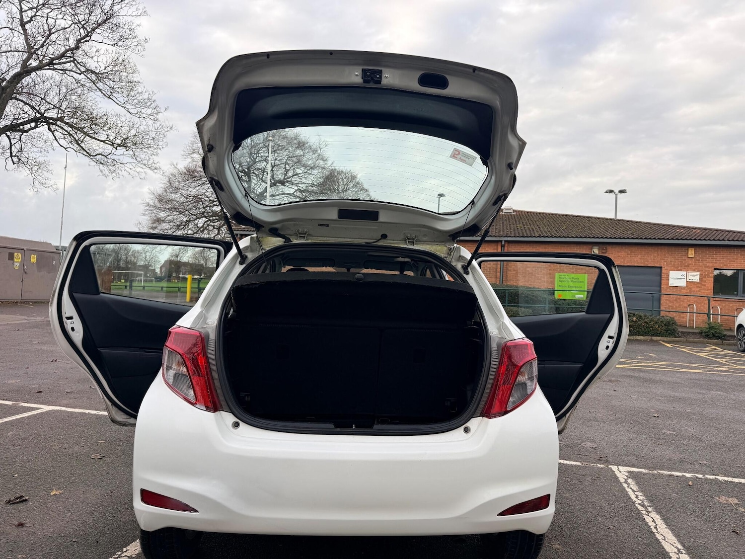 Used Toyota Yaris 2013 for sale - 76824204: Photo 32