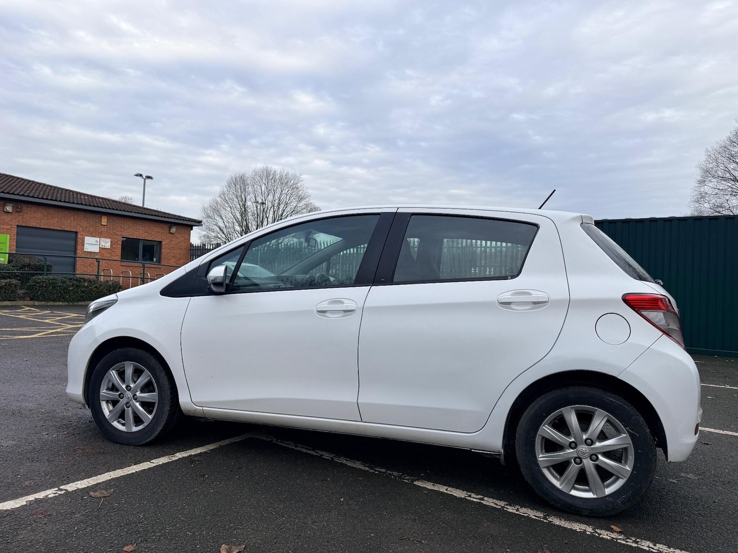 Used Toyota Yaris 2013 for sale - 76824204: Photo 9