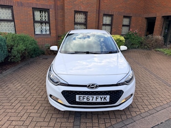 Used Hyundai i20 2017 for sale - 79609080: Photo