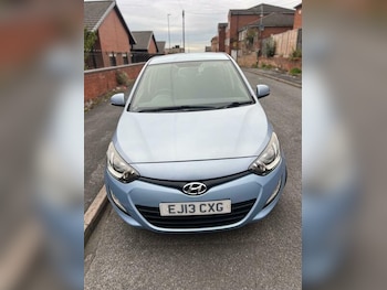 Used Hyundai i20 2013 for sale - 76122993: Photo 2