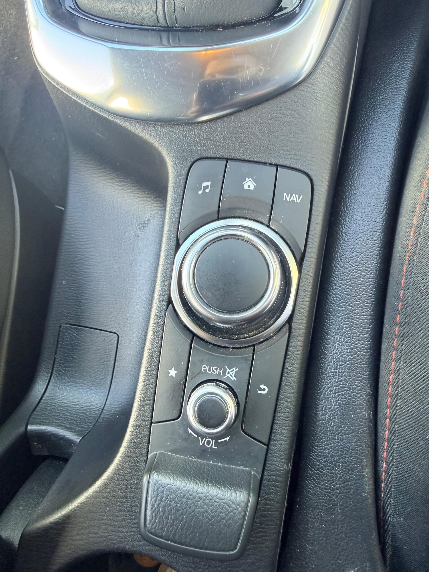 Used Mazda Mazda2 2015 for sale - 76703631: Photo 32